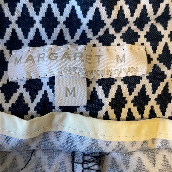 Blue and white pattern pencil skirt with back slit - Picture 2 of 3